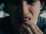 The scene in Leave the World Behind where Archie's teeth are falling out (Image via Netflix)